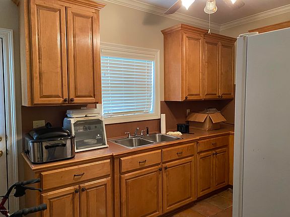 2nd image of 206 N Henry St