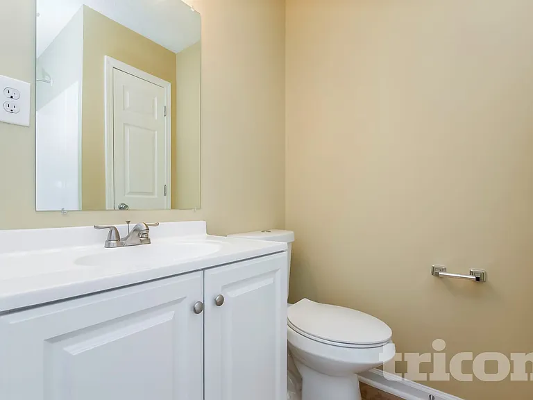 48 Halehaven Dr — Photo 8