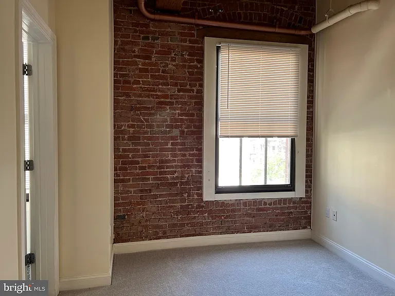 105 S 18th St #4B — Photo 8