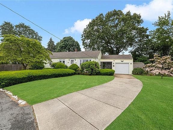 2nd image of 15 W Hill Cir