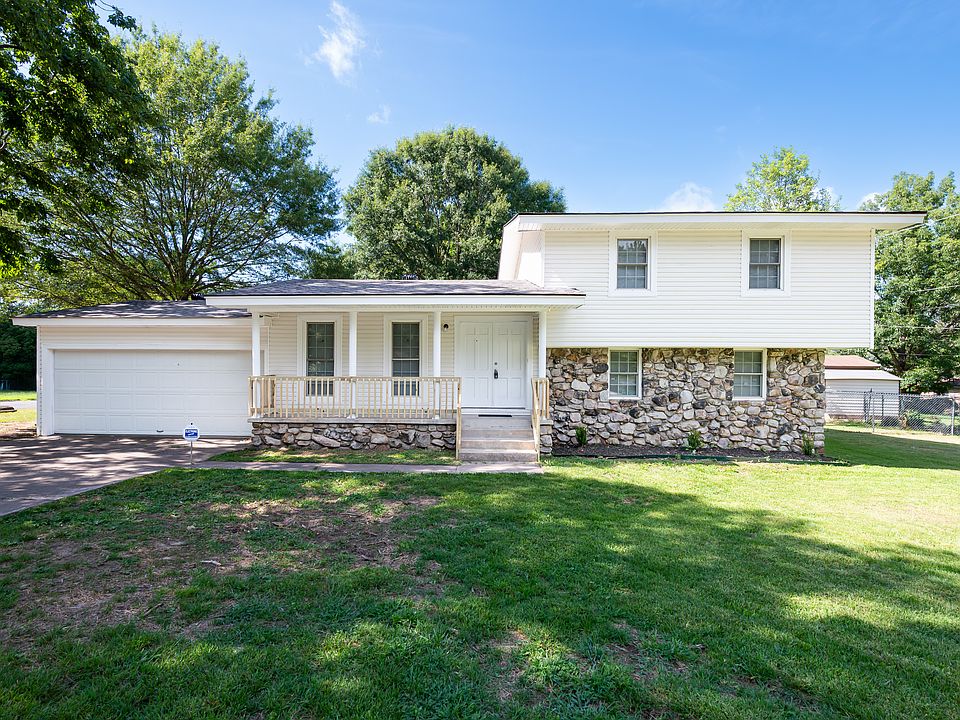 18 Lucy Ln-1_07102025