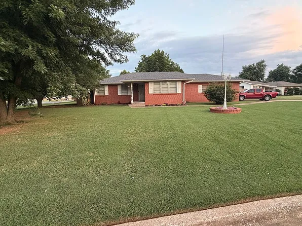 902 W Choctaw St, Marlow, OK 73055