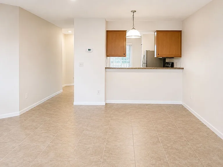 172 Reserve Cir #100 — Photo 4