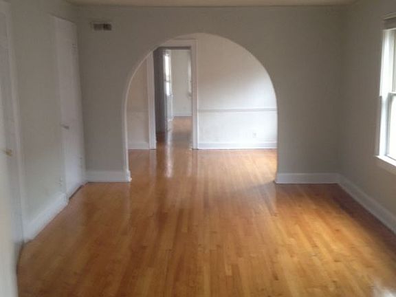5th image of 4329 Roanoke Pkwy APT 1N