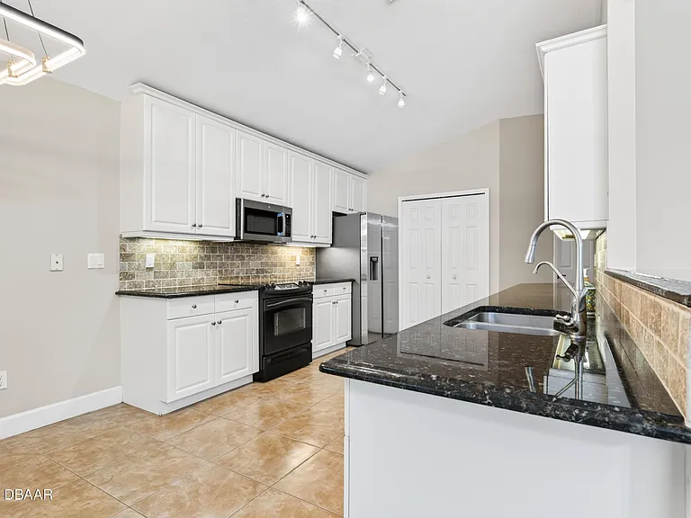 1223 Crown Pointe Ln — Photo 16
