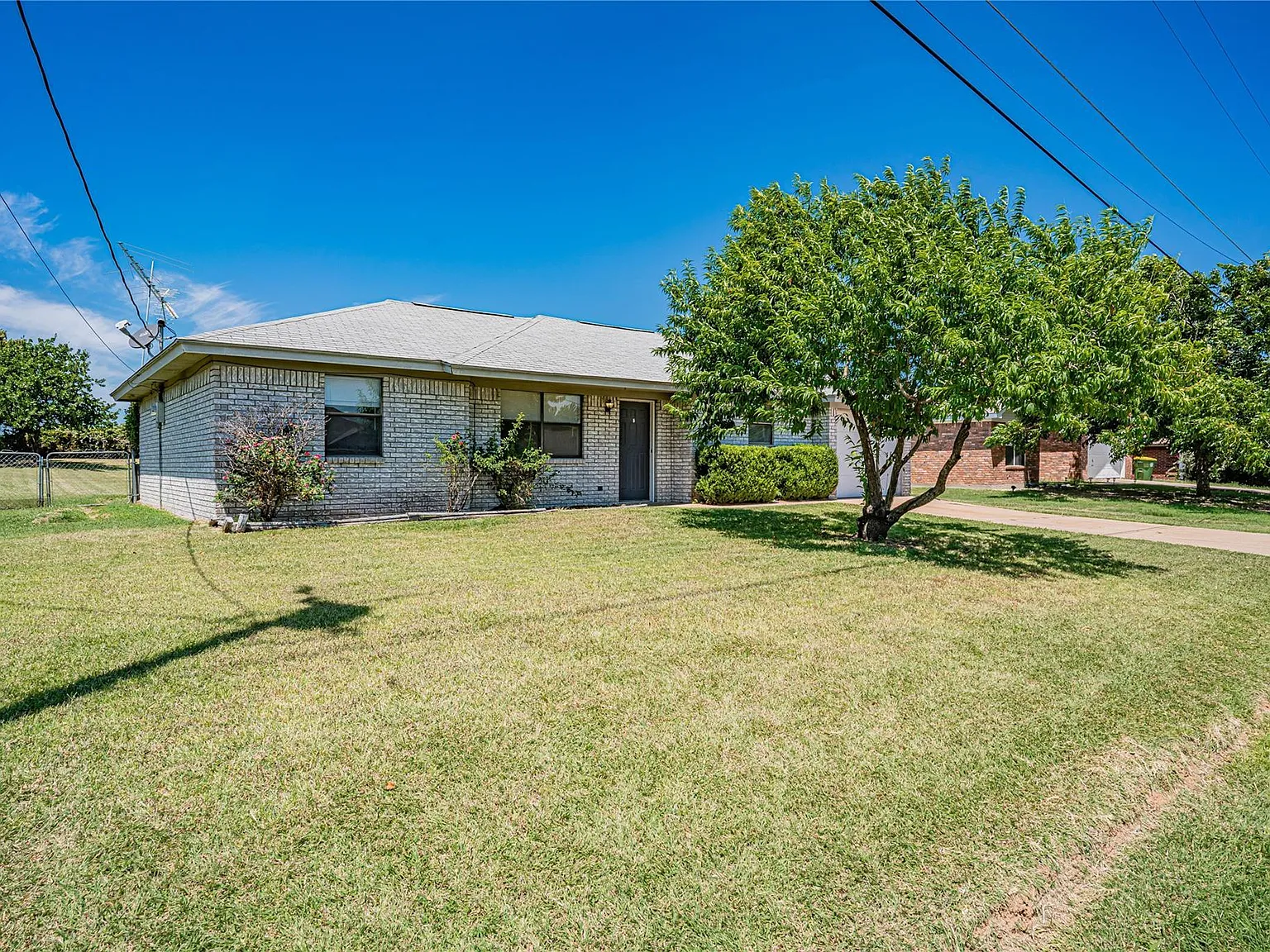 3 bed, 1184 sqft, $1,750 — Photo 2
