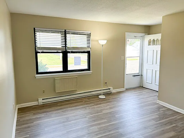 2 bed, 1.5 bath, 1050 sqft, $1,875 — Photo 4
