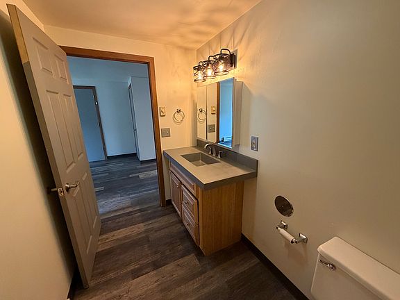 4th image of 930 Iowa Ave #8