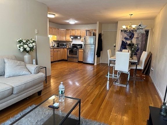 4th image of 624 Hyde Park Ave APT D4