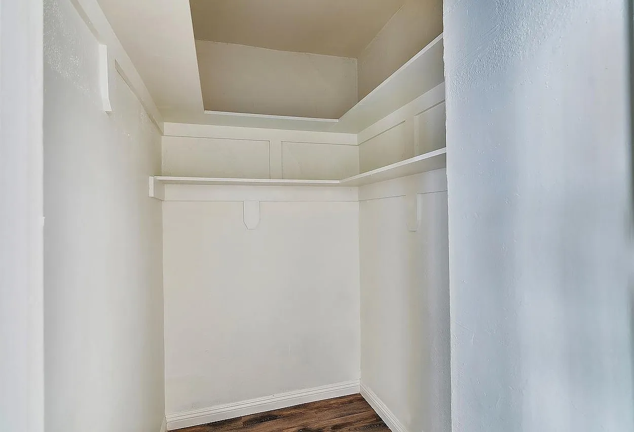 420 N. Coronado — Photo 2
