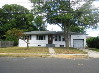 111 Louisiana Ave, Bay Shore, NY 11706