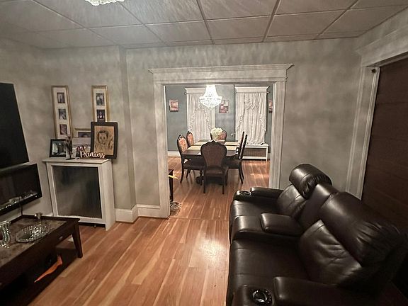 Entertainment room with Dining View