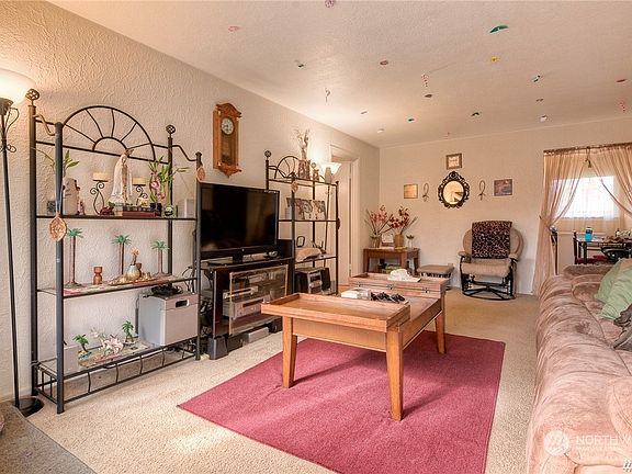 5th image of 12914-12916 Yakima Ave S