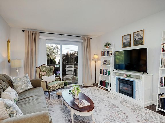2nd image of 1215 Bay St #201