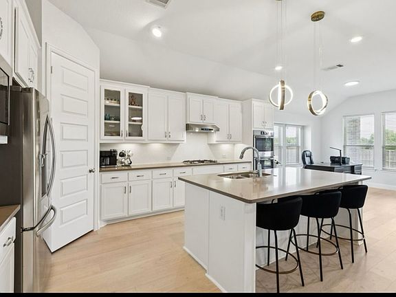 3rd image of 3009 Charles Dr