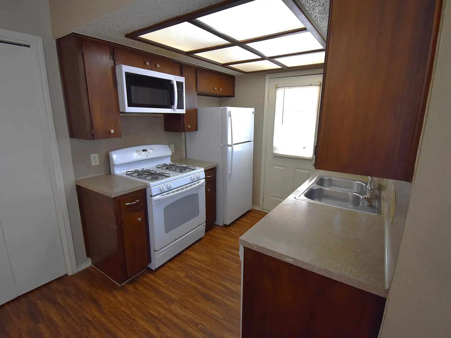 2 bed, 857 sqft, $1,295 — Photo 4