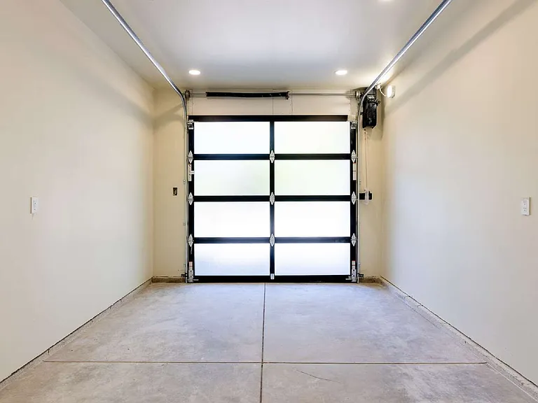 822 W 22nd Ave — Photo 36