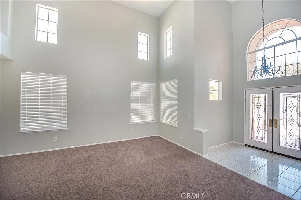6 bed, 3130 sqft, $4,500 — Photo 2
