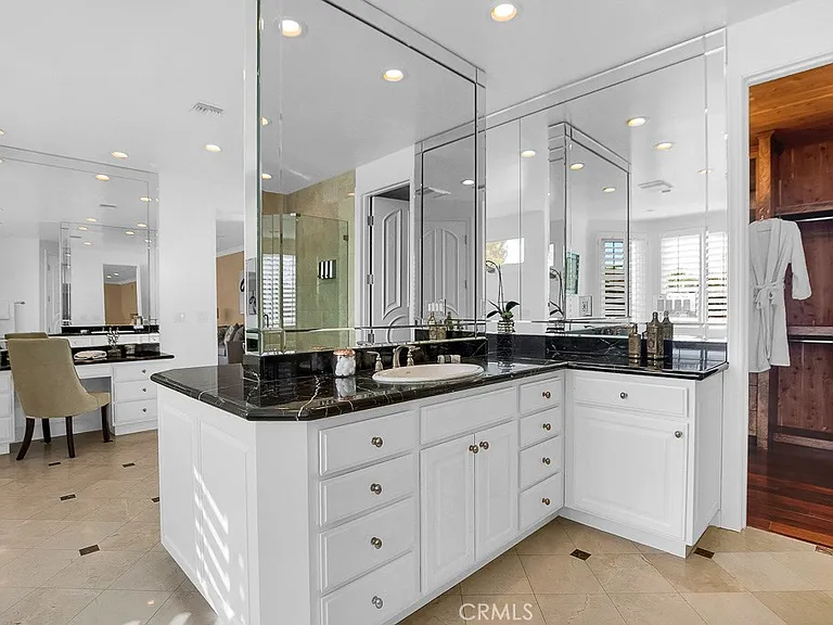 25504 Colette Way — Photo 43