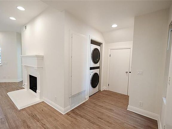 2nd image of 11150 Glenoaks Blvd