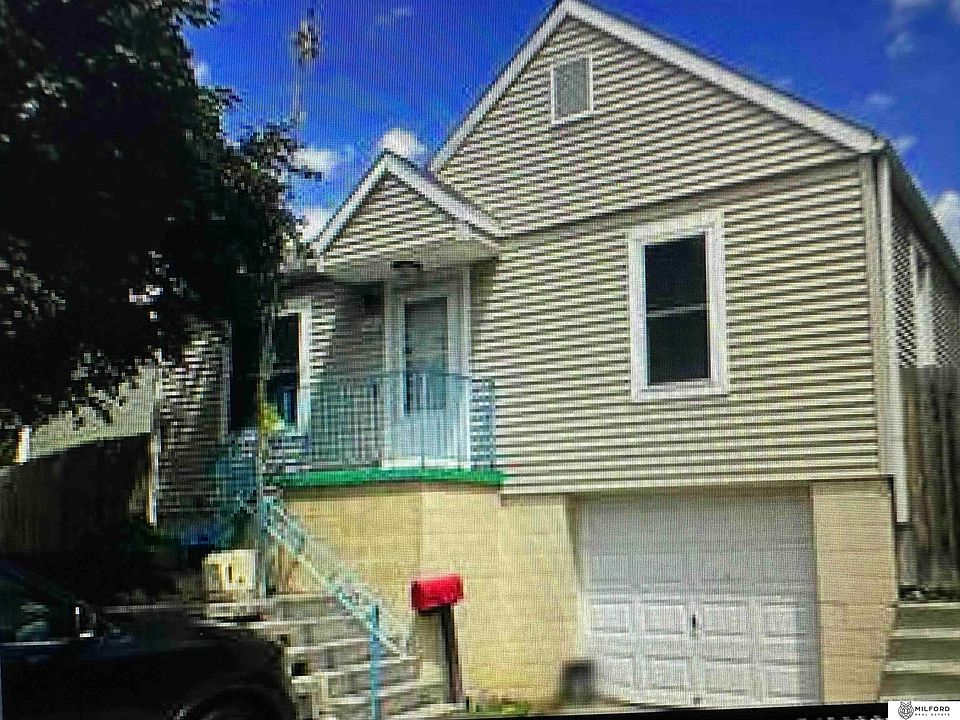 1st image of 3860 Franklin St