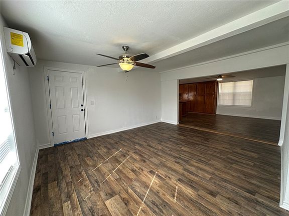 3rd image of 470 Hailey Rd