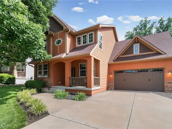 321 Creekwood Dr, Liberty, MO 64068