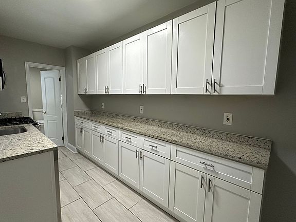 5th image of 251 S Central Ave