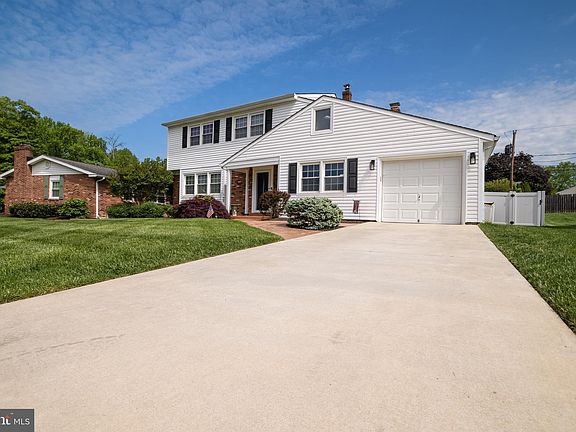 4th image of 2619 Whittier Pl