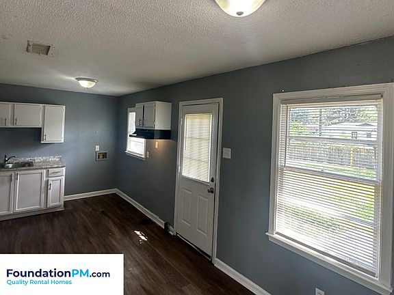 3rd image of 4990 Newton Rd