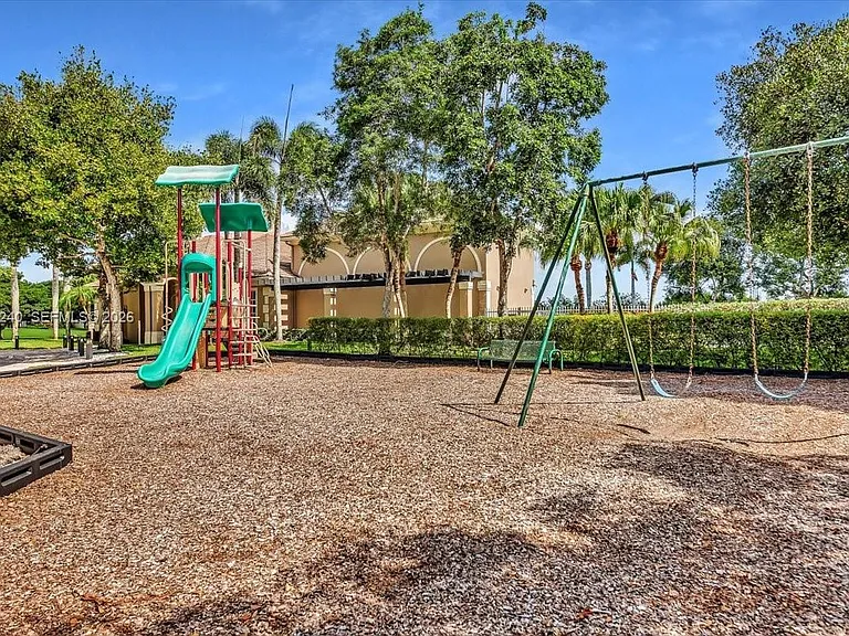 6228 SW 194th Ave — Photo 4