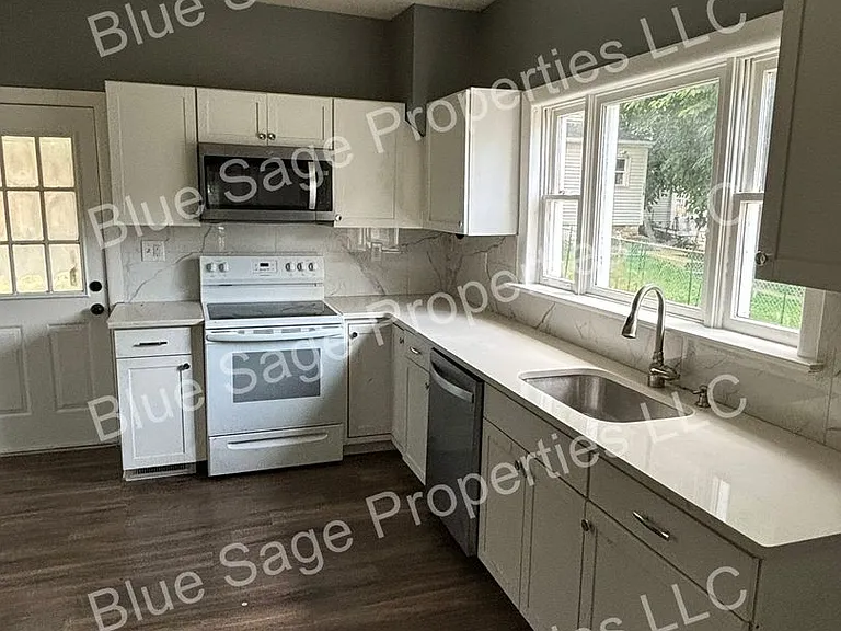 351 Union Aly — Photo 9