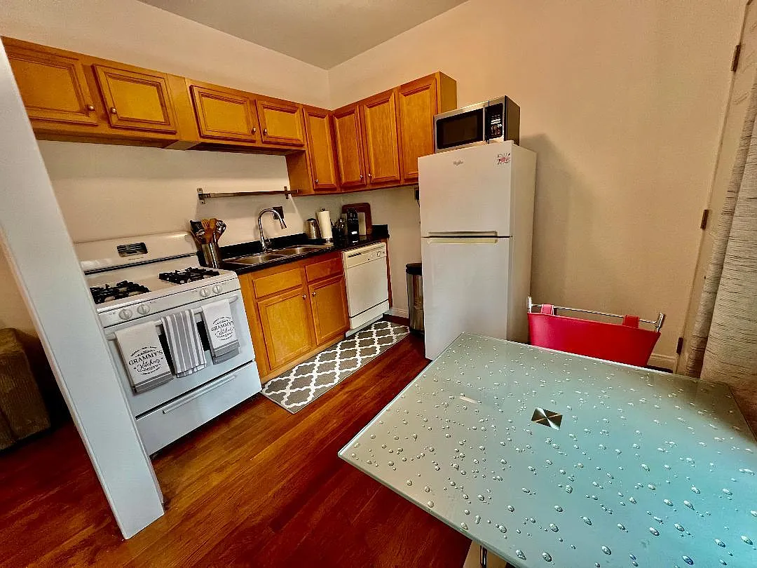 1144 N Hudson Ave — Photo 4