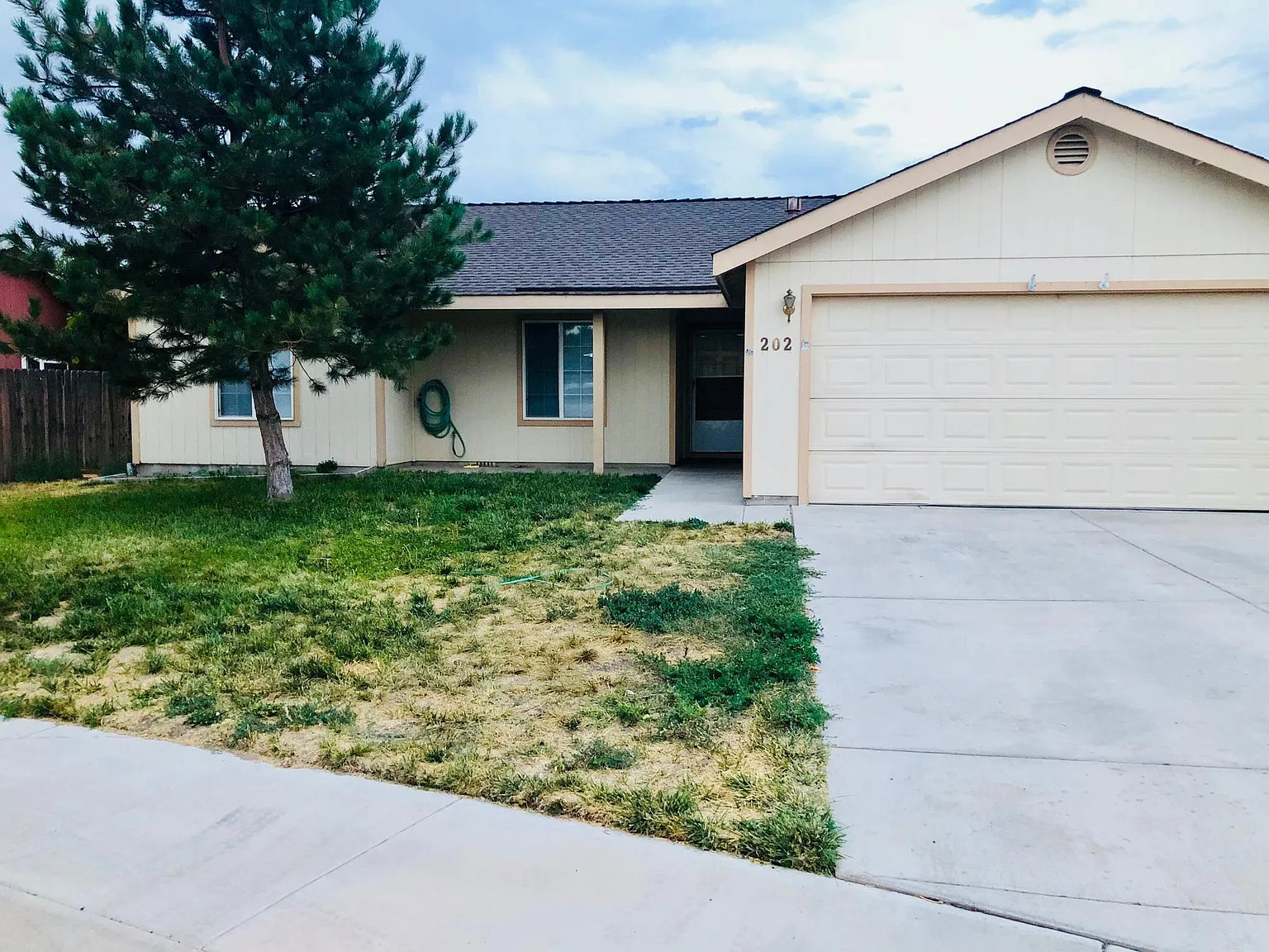 202 Rosecrest Dr photo 1