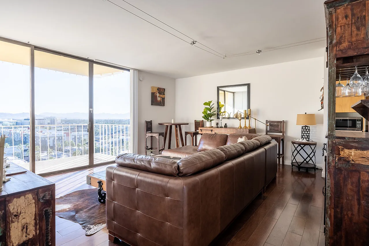 2 bed, 852 sqft, $1,950 — Photo 4