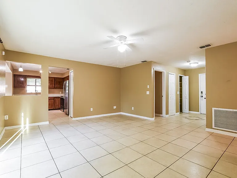 1842 Giles St — Photo 5