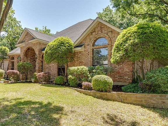 3rd image of 6736 Parkwood Dr