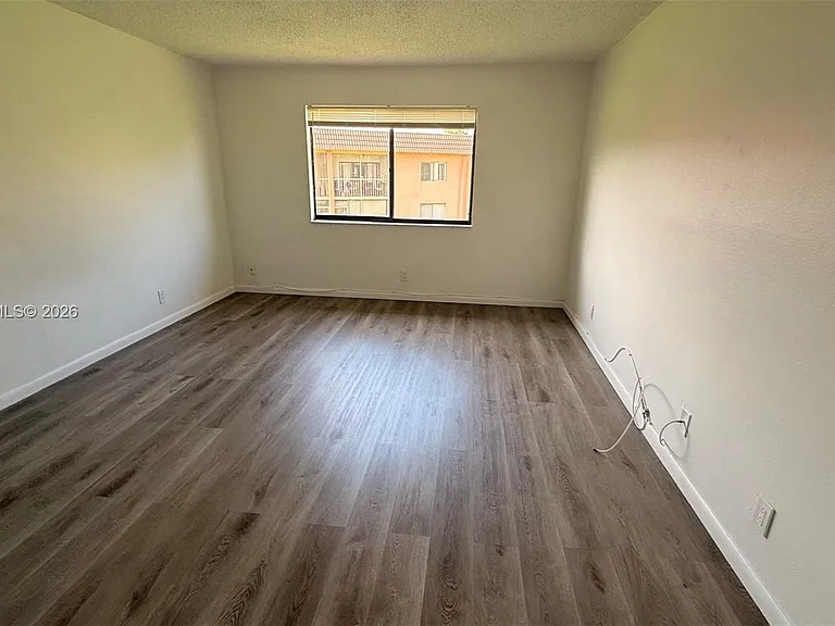 231 Lakeview Dr #204 — Photo 17