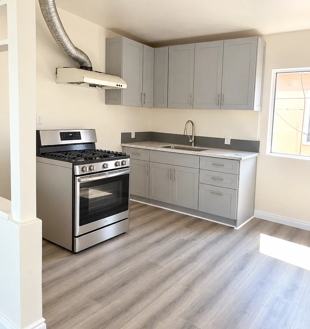 2 bed, 900 sqft, $2,500 — Photo 1