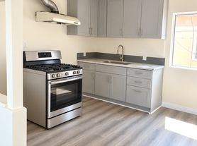 2001 W Myrtle St, Santa Ana, CA