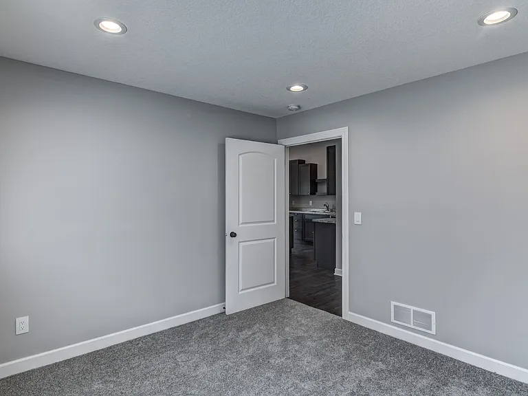 1662A Charleston Dr — Photo 2