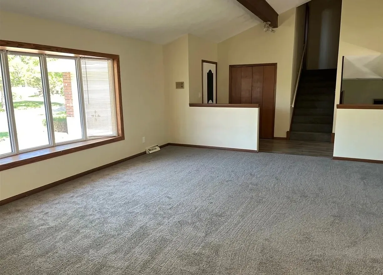 3 bed, 2200 sqft, $2,295 — Photo 2