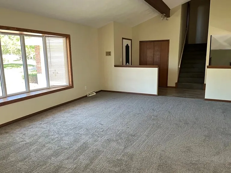 14741 Indian Creek Dr — Photo 2