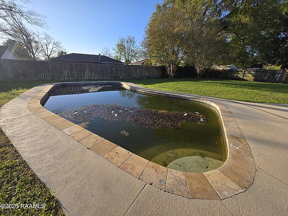 2nd image of 104 Rue Le Bois