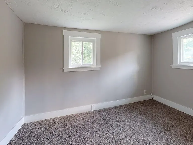 982 Collinwood Ave — Photo 10