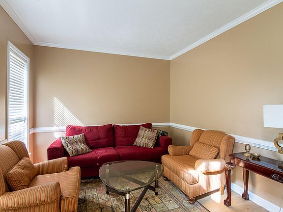 4th image of 1357 Montrose Place