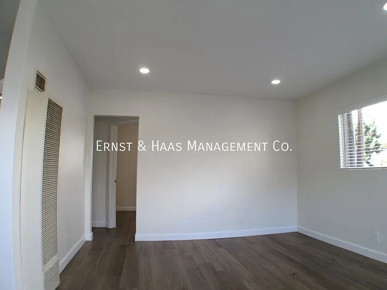 230 E Hullett St #1 — Photo 4