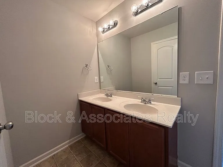 1895 Park Meadow Cir — Photo 9