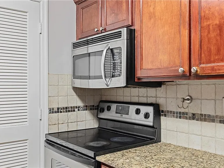 640 Granville Ct — Photo 15