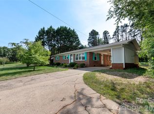 425 Bost Rd, Morganton, NC 28655